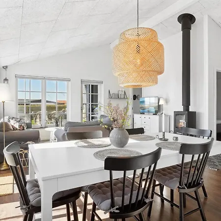 Ovine - 300m From The Sea By Interhome